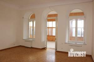 Дом 825м&sup2;, 3-этажный, участок 31 сот.  