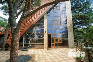 Дом 350м&sup2;, 3-этажный, участок 2 сот.  