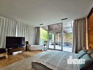 Дом 700м&sup2;, 3-этажный, участок 12 сот.  