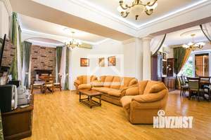 Дом 400м&sup2;, 2-этажный, участок 20 сот.  