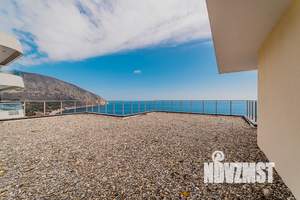 Дом 800м&sup2;, 3-этажный, участок 8 сот.  