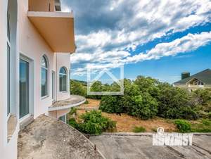 Дом 1200м&sup2;, 4-этажный, участок 25 сот.  