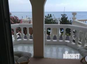 Дом 292м&sup2;, 3-этажный, участок 30 сот.  