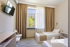 Дом 1200м&sup2;, 3-этажный, участок 30 сот.  