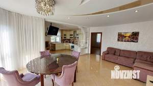 Дом 228м&sup2;, 3-этажный, участок 4 сот.  