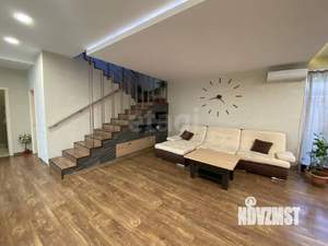 Дом 240м&sup2;, 2-этажный, участок 10 сот.  