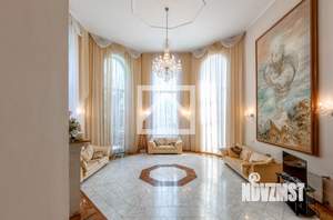 Дом 700м&sup2;, 4-этажный, участок 8 сот.  