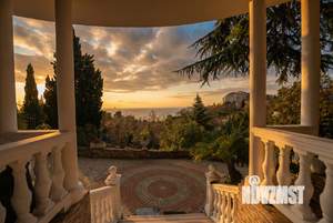 Дом 873м&sup2;, 4-этажный, участок 8 сот.  