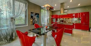 Дом 350м&sup2;, 2-этажный, участок 9 сот.  