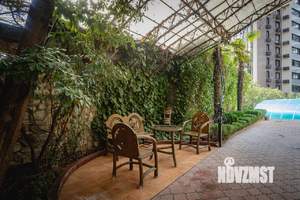 Дом 285м&sup2;, 3-этажный, участок 9 сот.  