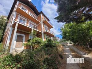 Дом 203м&sup2;, 3-этажный, участок 5 сот.  