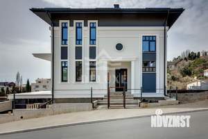 Дом 271м², 3-этажный, участок 0 сот.  