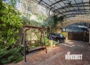 Дом 285м&sup2;, 3-этажный, участок 9 сот.  