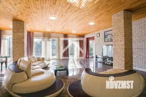 Дом 350м&sup2;, 3-этажный, участок 10 сот.  