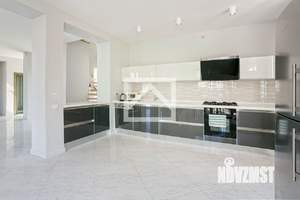 Дом 440м&sup2;, 3-этажный, участок 7 сот.  