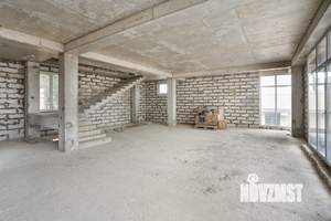 Дом 368м², 3-этажный, участок 6 сот.  