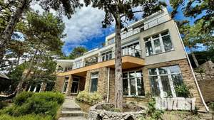 Дом 289м&sup2;, 3-этажный, участок 15 сот.  