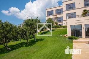 Дом 3280м&sup2;, 4-этажный, участок 110 сот.  