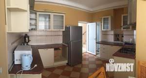 Дом 300м&sup2;, 3-этажный, участок 10 сот.  