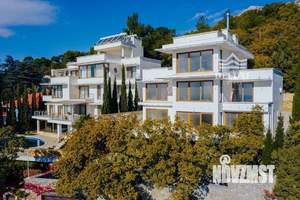 Дом 475м&sup2;, 3-этажный, участок 4 сот.  