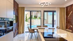 Дом 220м², 2-этажный, участок 5 сот.  