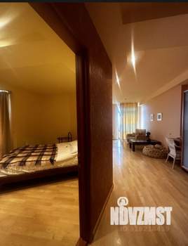 Коттедж 2500м&sup2;, 5-этажный, участок 1 сот.  