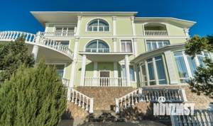 Дом 770м&sup2;, 3-этажный, участок 22 сот.  