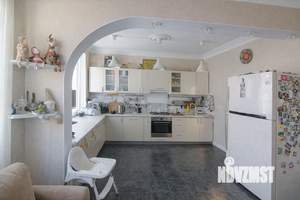 Дом 170м&sup2;, 3-этажный, участок 7 сот.  