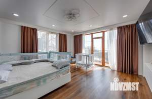 Дом 285м², 3-этажный, участок 12 сот.  