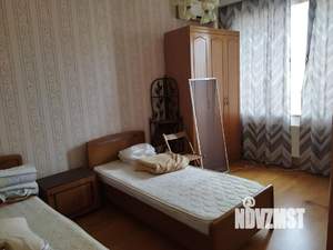 Дом 155м&sup2;, 3-этажный, участок 1 сот.  