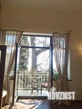 Дом 198м&sup2;, 5-этажный, участок 3 сот.  