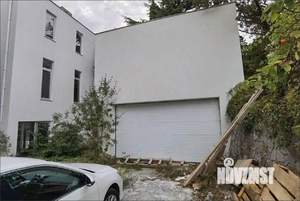 Коттедж 1400м&sup2;, 3-этажный, участок 21 сот.  