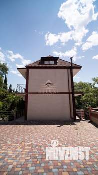 Дом 600м², 3-этажный, участок 6 сот.  