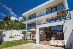 Дом 300м², 3-этажный, участок 3 сот.  