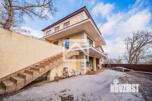 Коттедж 300м&sup2;, 3-этажный, участок 6 сот.  