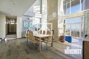 Дом 521м&sup2;, 2-этажный, участок 30 сот.  