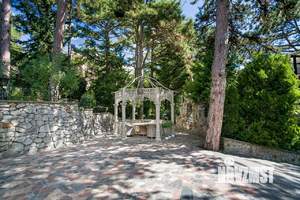 Дом 425м&sup2;, 3-этажный, участок 23 сот.  