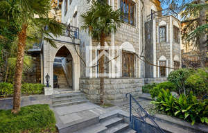 Дом 320м&sup2;, 3-этажный, участок 10 сот.  