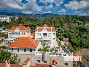 Дом 1160м&sup2;, 3-этажный, участок 8 сот.  