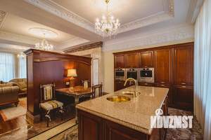 Дом 330м², 2-этажный, участок 10 сот.  