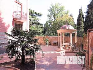 Дом 486м&sup2;, 3-этажный, участок 5 сот.  