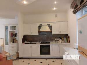 Дом 490м&sup2;, 4-этажный, участок 5 сот.  