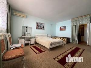 Дом 275м², 3-этажный, участок 1 сот.  