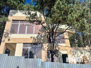 Дом 255м&sup2;, 3-этажный, участок 4 сот.  