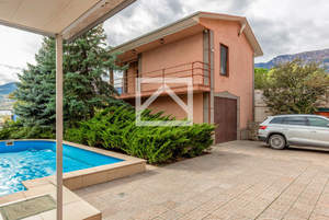 Дом 352м², 3-этажный, участок 10 сот.  