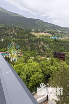 Дом 460м&sup2;, 3-этажный, участок 10 сот.  