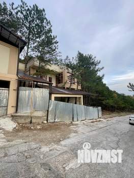 Дом 255м&sup2;, 2-этажный, участок 4 сот.  