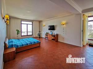 Дом 450м², 3-этажный, участок 10 сот.  