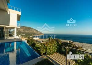 Дом 800м&sup2;, 3-этажный, участок 8 сот.  