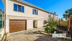 Дом 300м&sup2;, 2-этажный, участок 5 сот.  